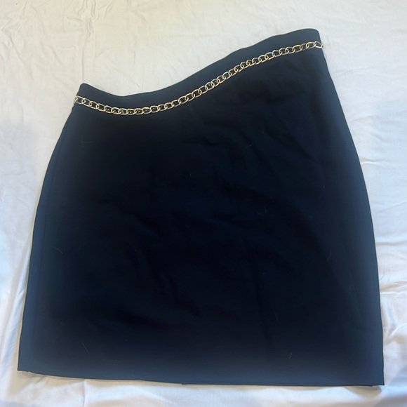 Gorgeous h:ours black mini skirt, size Medium, NWOT, from Revolve - Picture 3 of 5